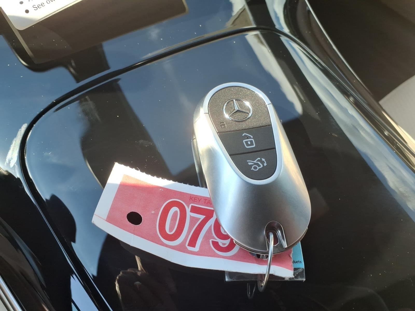 New 2026 BLACK Mercedes-Benz GLC 300 image 28