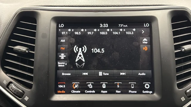 Used 2023 Diamond Black Jeep Altitude image 31