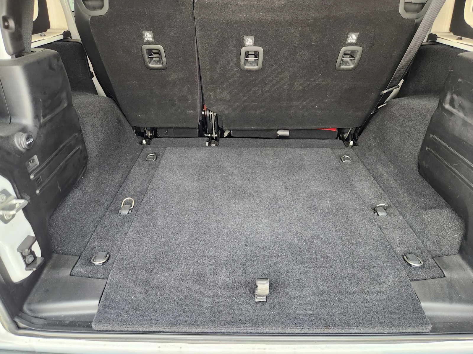 Used 2018 Bright White Clearcoat Jeep Sport S image 21