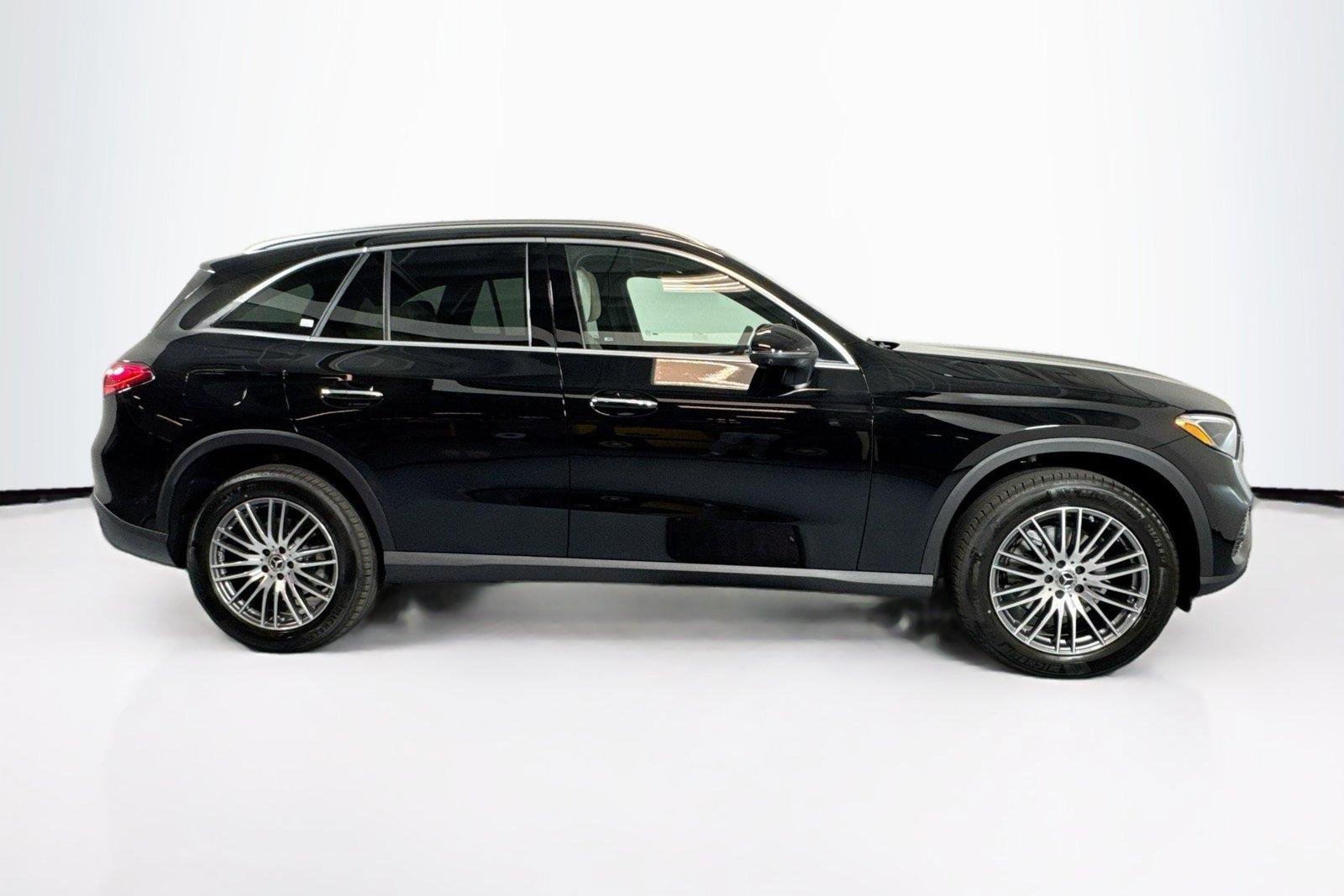 New 2026 Black Mercedes-Benz GLC 300 image 4