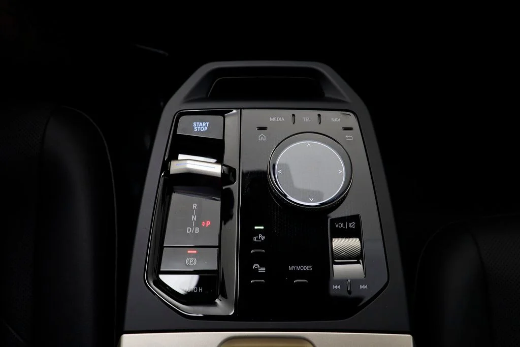 2026 BMW iX 60 - Photo 12