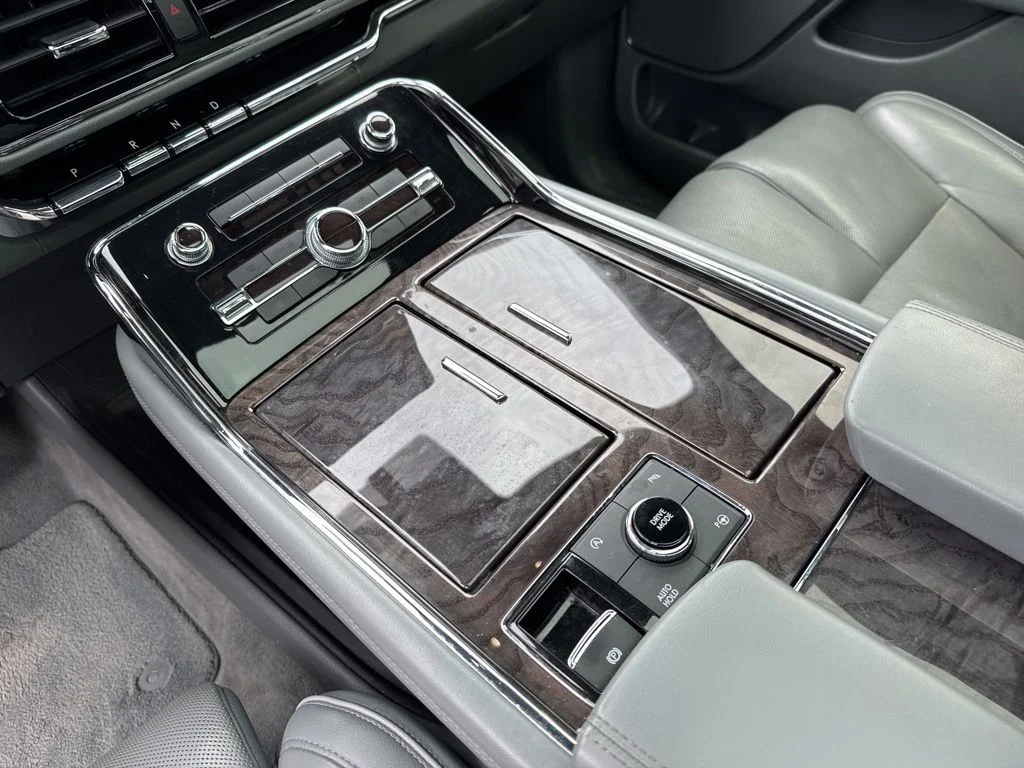 Used 2018 Gray Lincoln Reserve image 11
