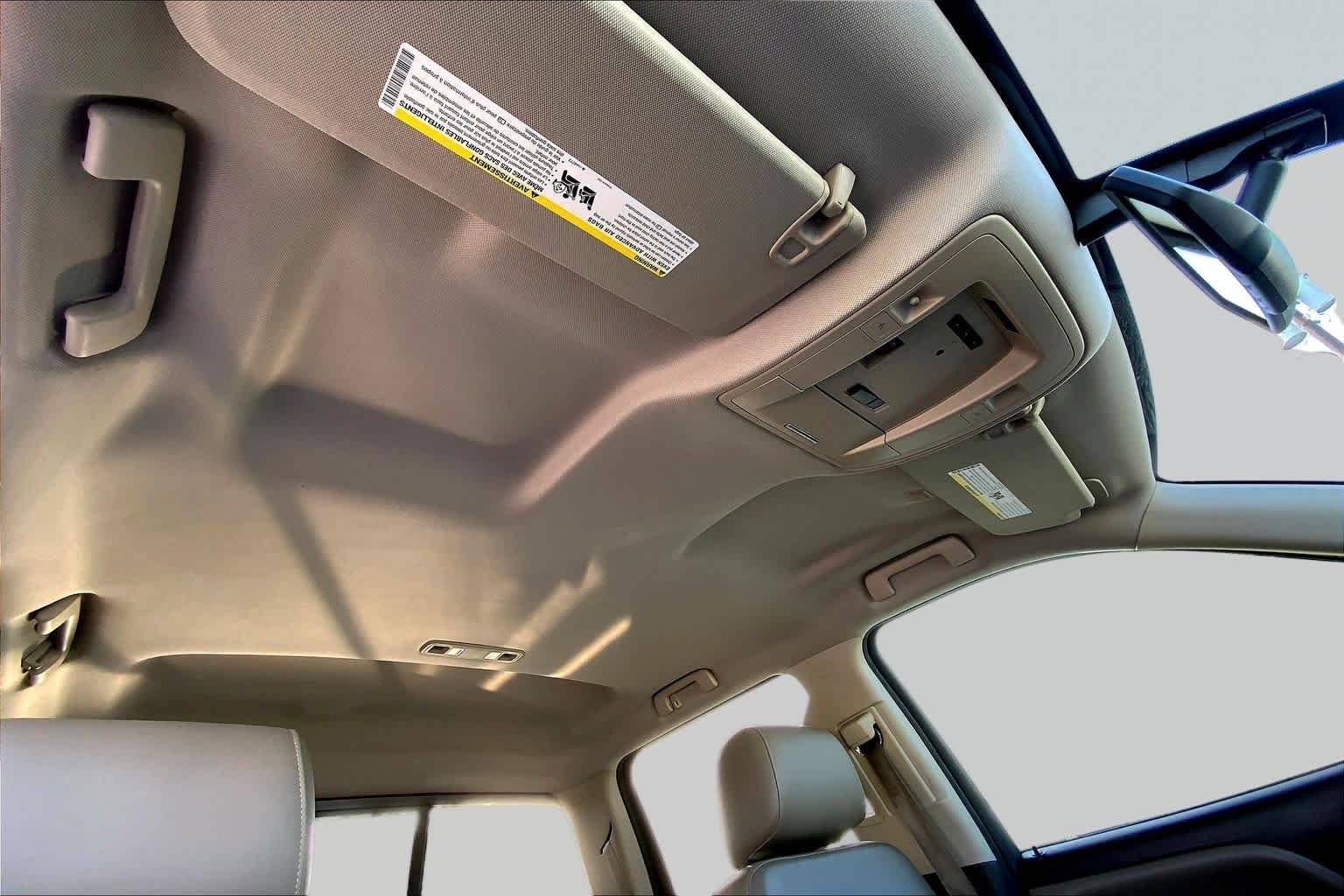 Used 2015 White Diamond Tricoat GMC SLT image 12