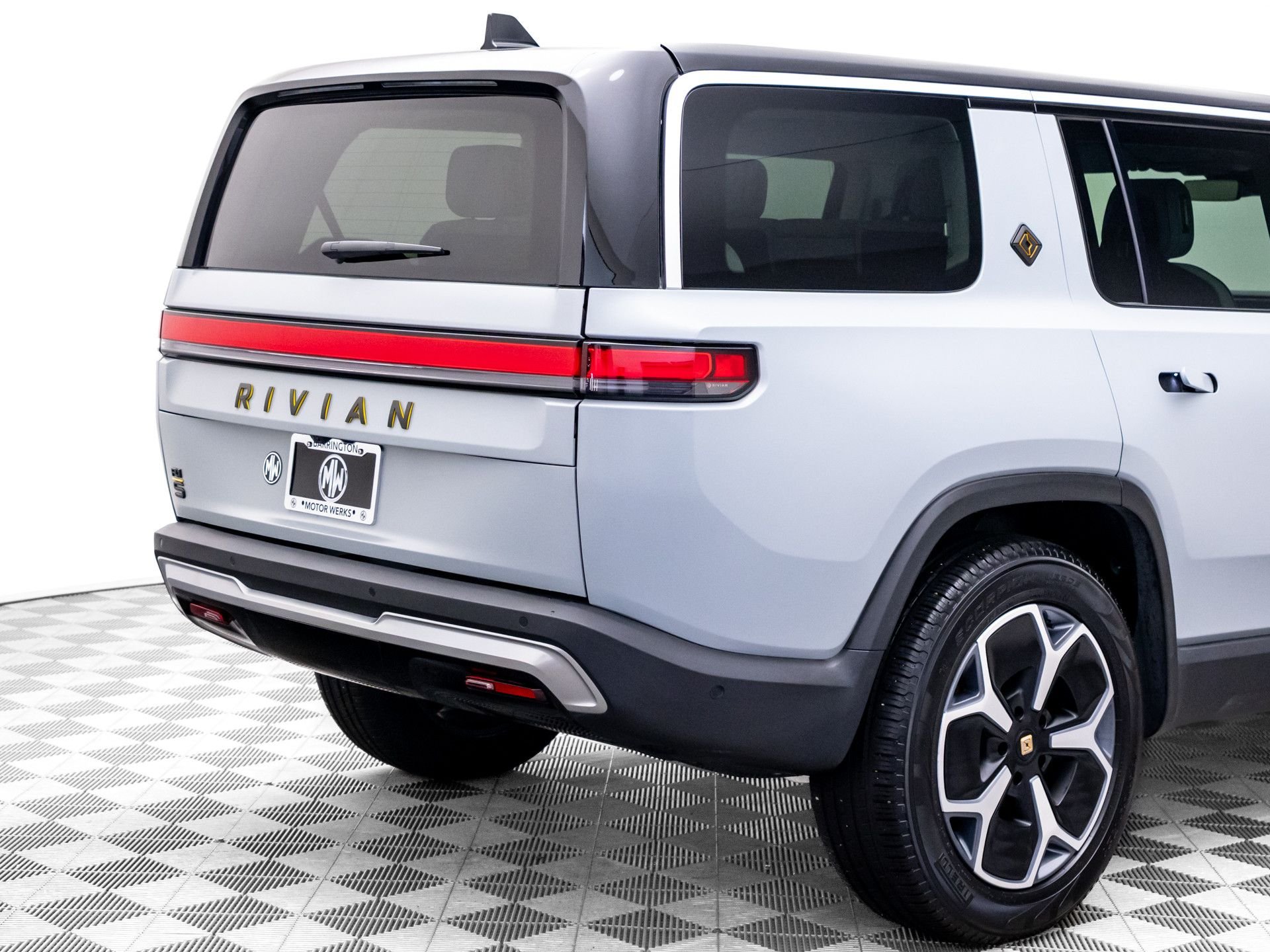 Used 2023  Rivian Adventure image 38