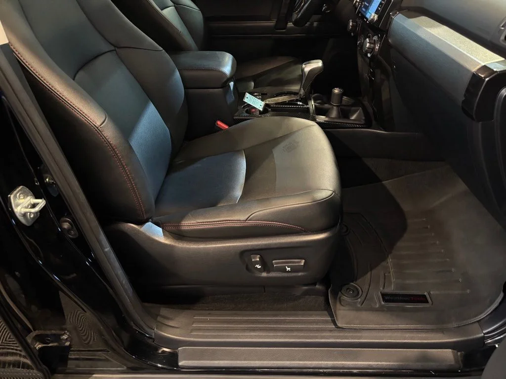 Used 2020 Midnight Black Metallic Toyota Venture image 25