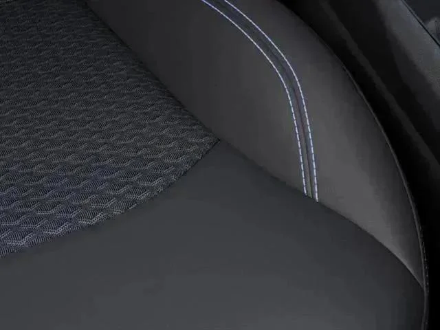 New 2026 Diamond Black Crystal Pearlcoat Jeep Latitude image 11