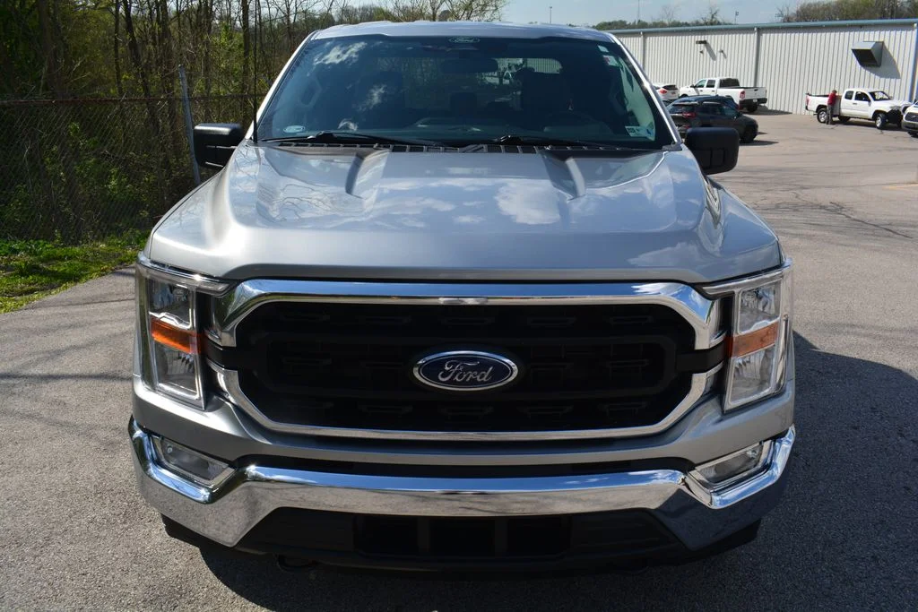 Used 2022 Silver Ford XLT image 2