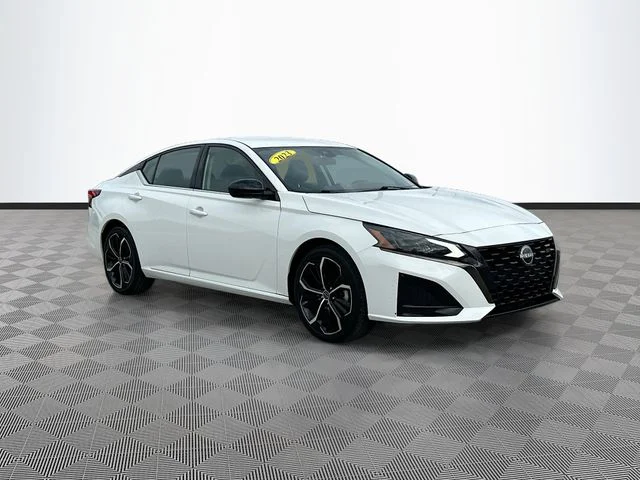 Used 2023 White Nissan 2.5 SR image 3