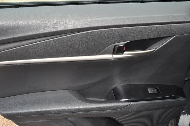 Used 2025  Toyota LE image 18