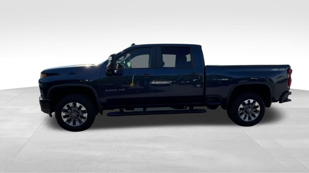 Used 2021 Blue Chevrolet Custom image 3