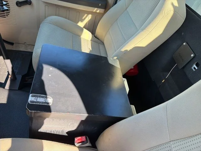 Used 2008 White Ford  image 18