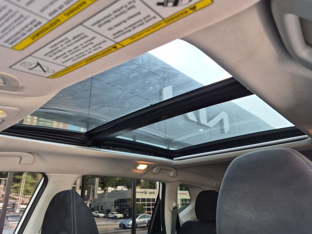 Used 2014 White Nissan SV image 19