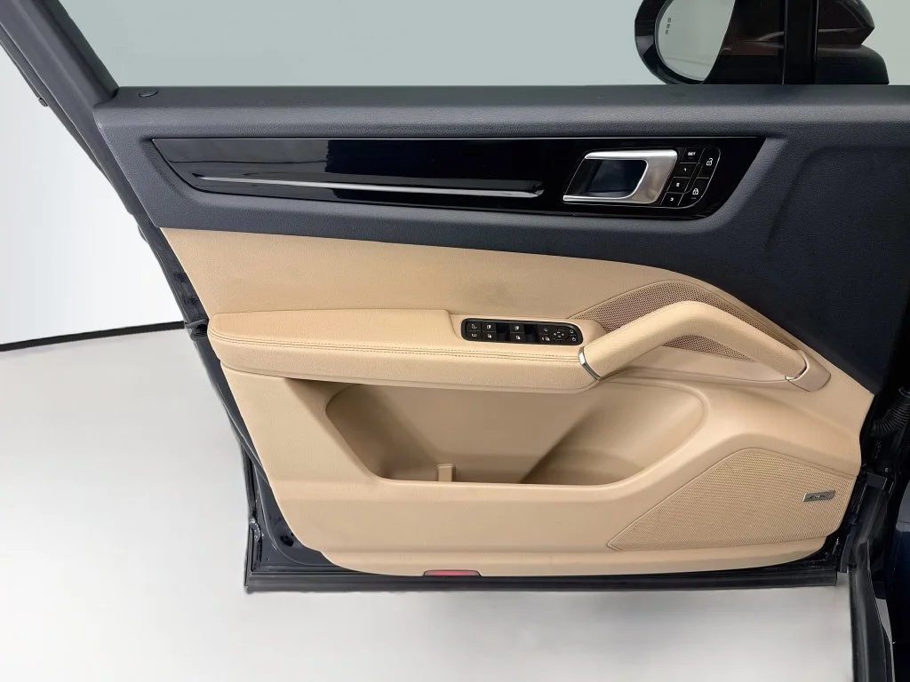 Used 2019  Porsche Base image 23