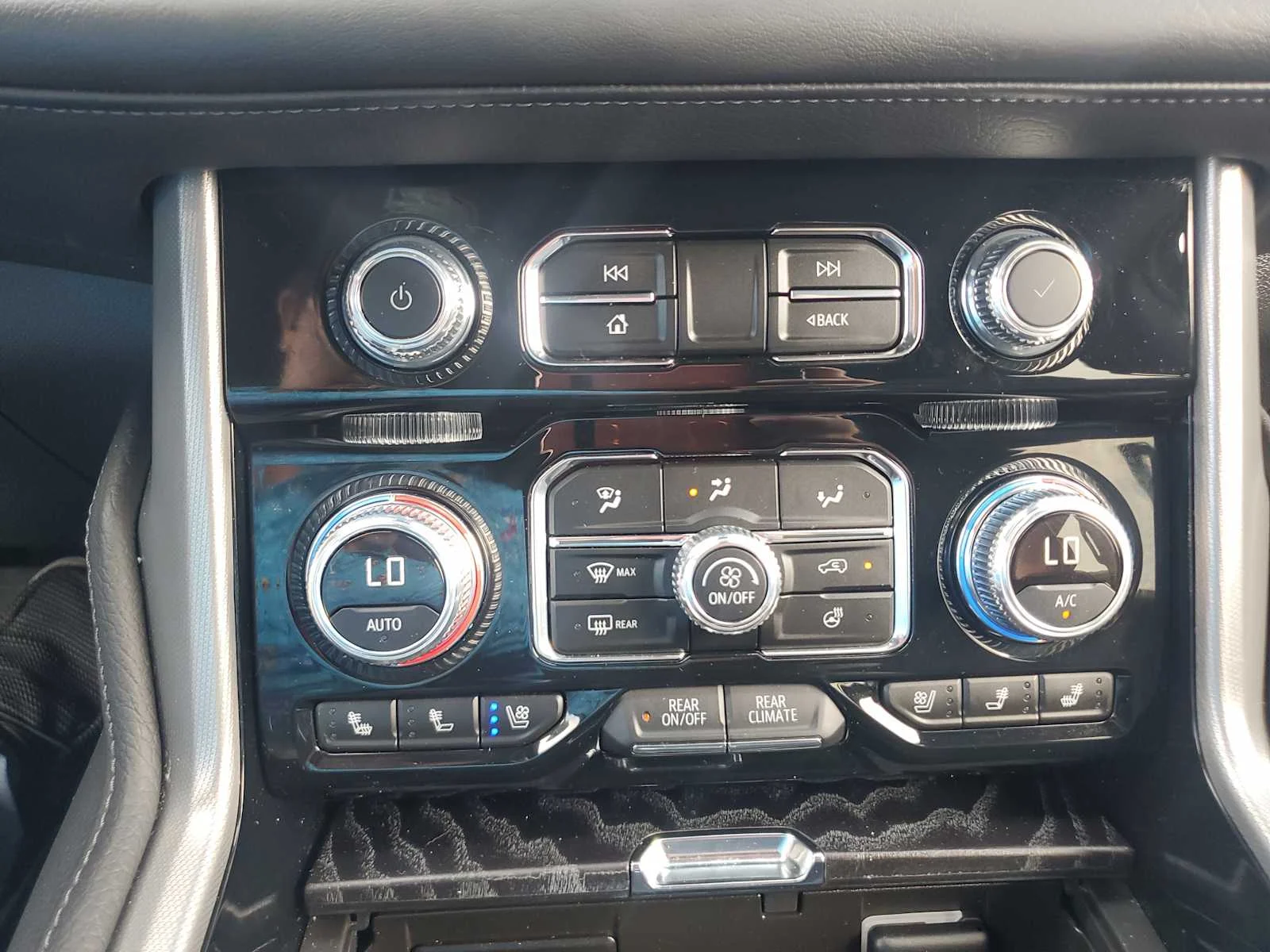 Used 2023 TITANIUM RUSH METALLIC GMC Denali image 28