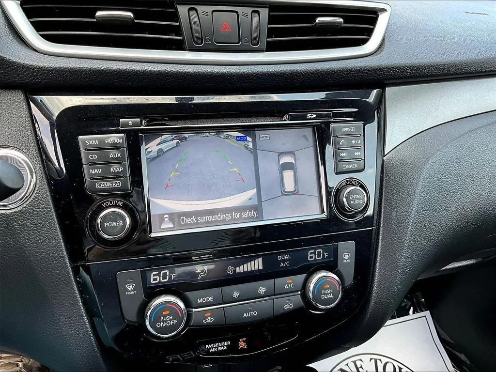 Used 2016 Brilliant Silver Nissan SV image 14