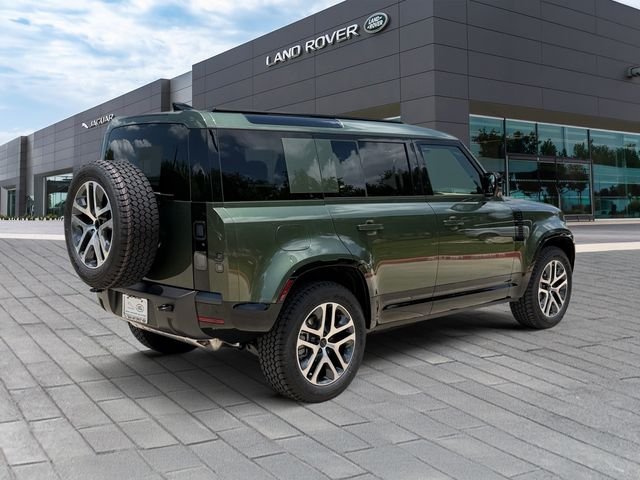 New 2026 Woolstone Green Land Rover X-Dynamic SE image 5