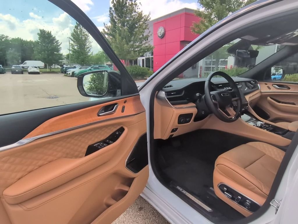 Used 2024 White Jeep Summit Reserve image 28