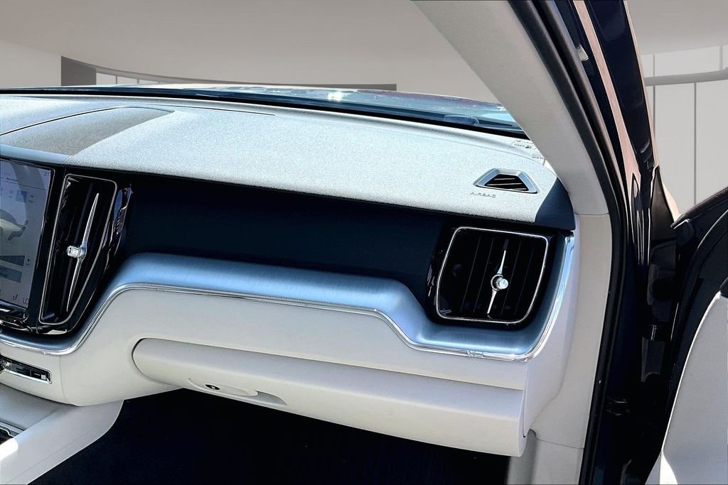 Used 2019 Blue Volvo T5 Momentum image 16