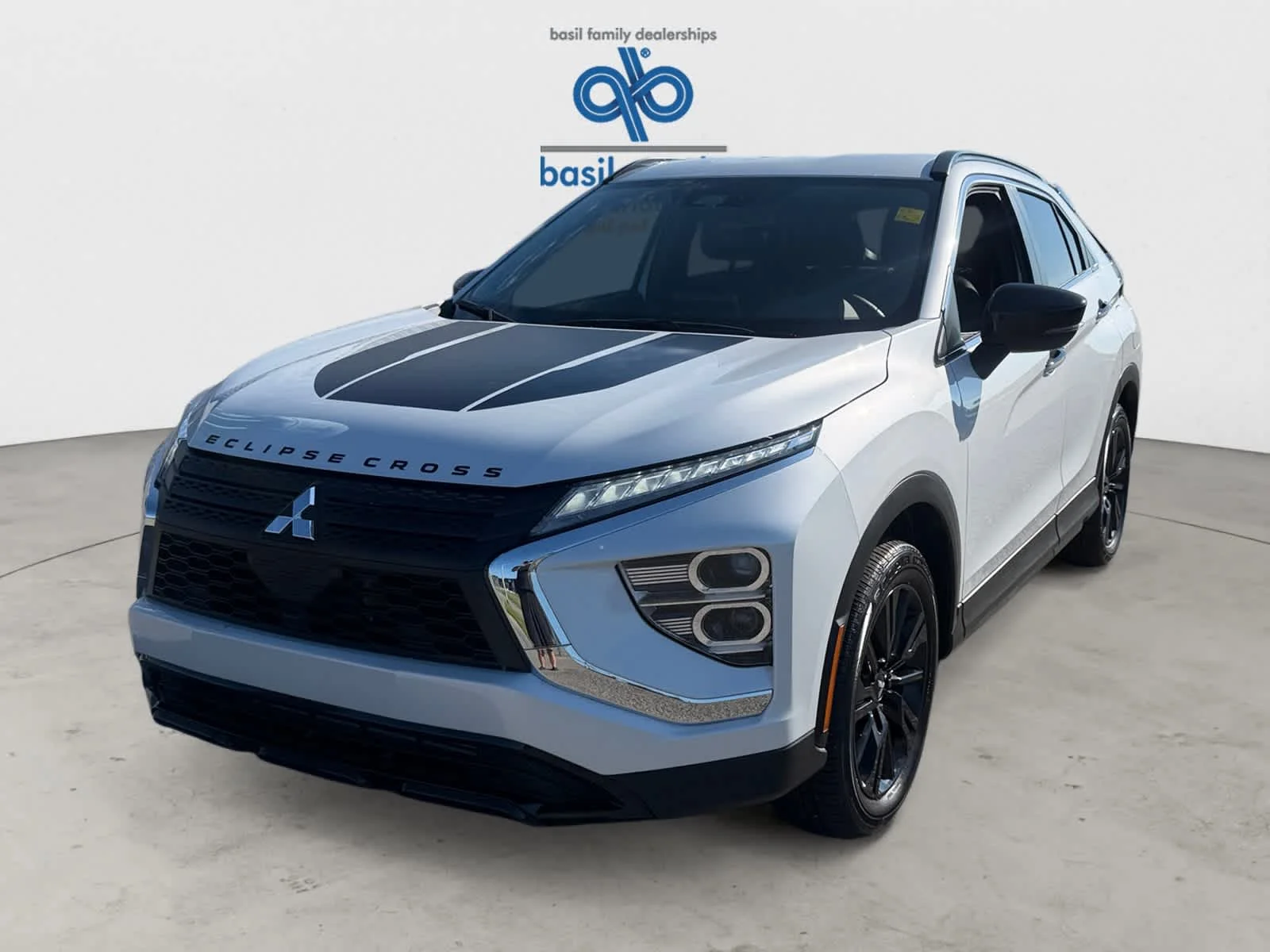 Used 2025 White Diamond Mitsubishi Black Edition image 2