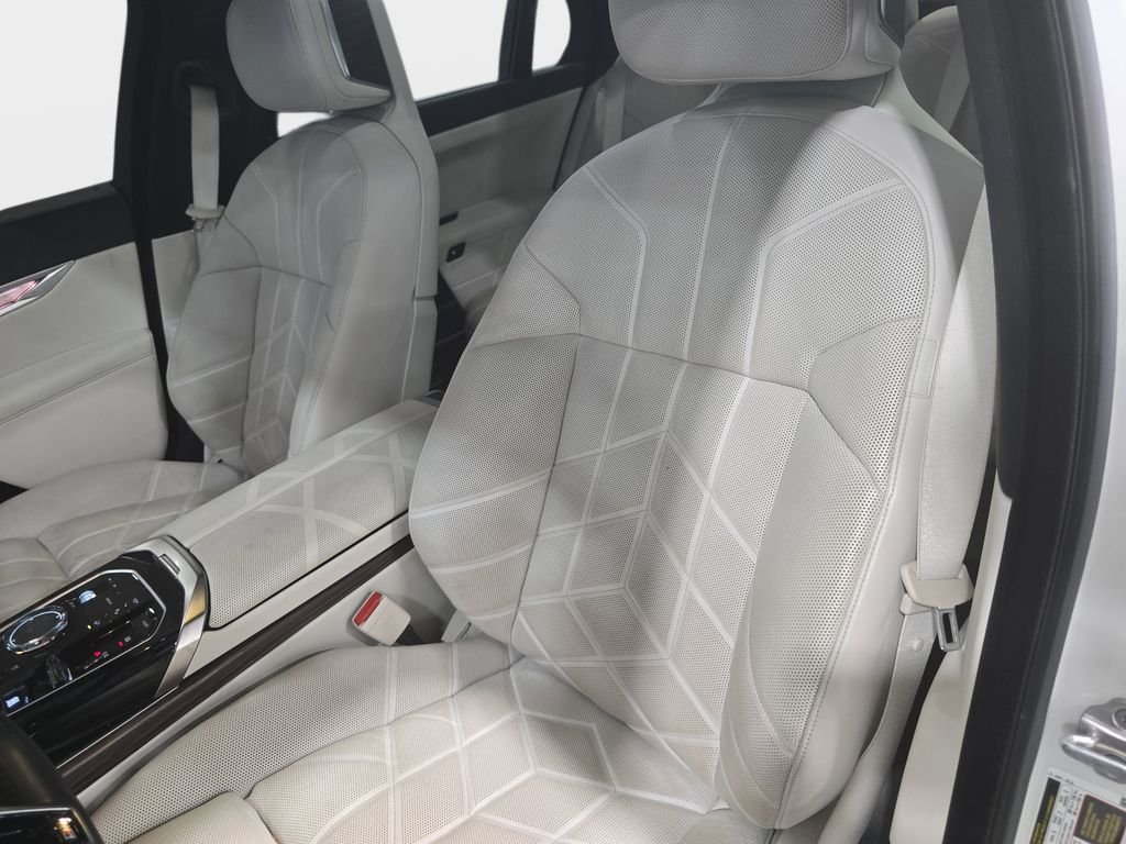 Certified Used 2023 Alpine White BMW 760i xDrive image 17