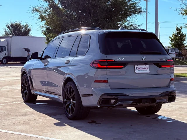 Used 2024 Gray BMW xDrive40i image 3