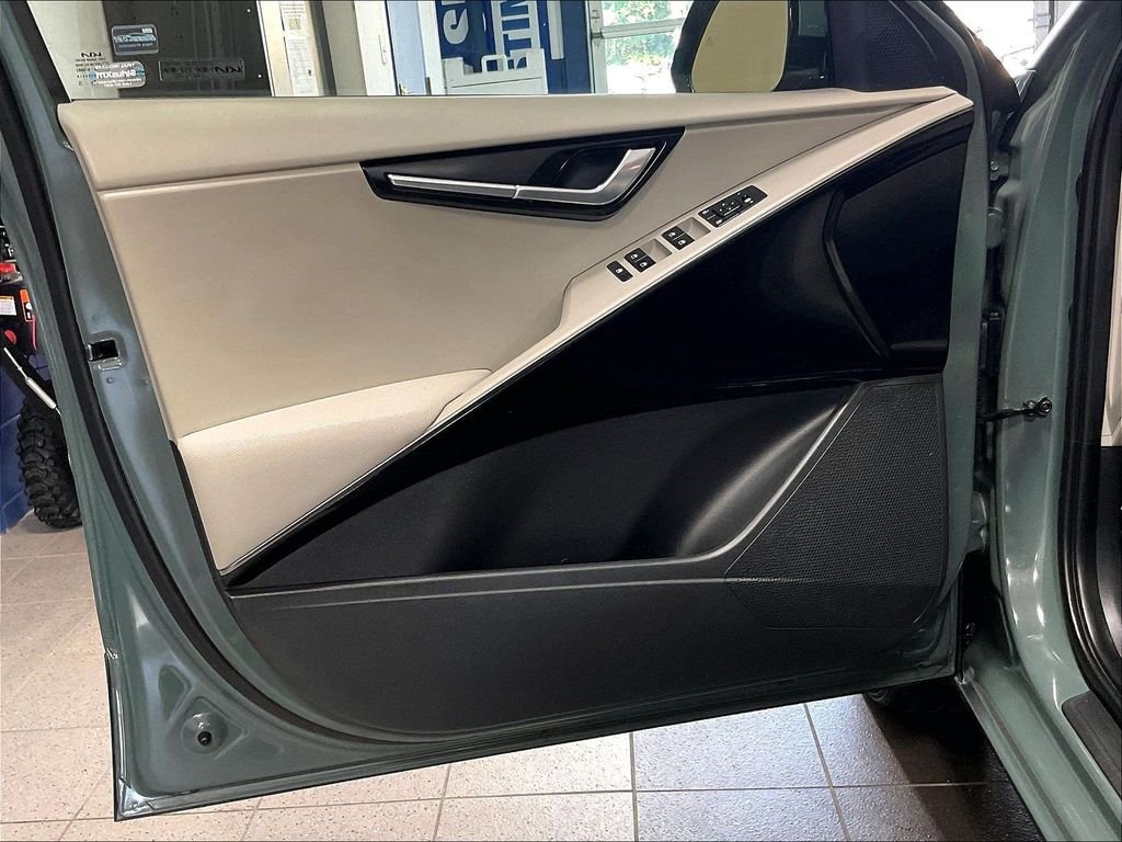 Used 2023 Green Kia Wind image 9