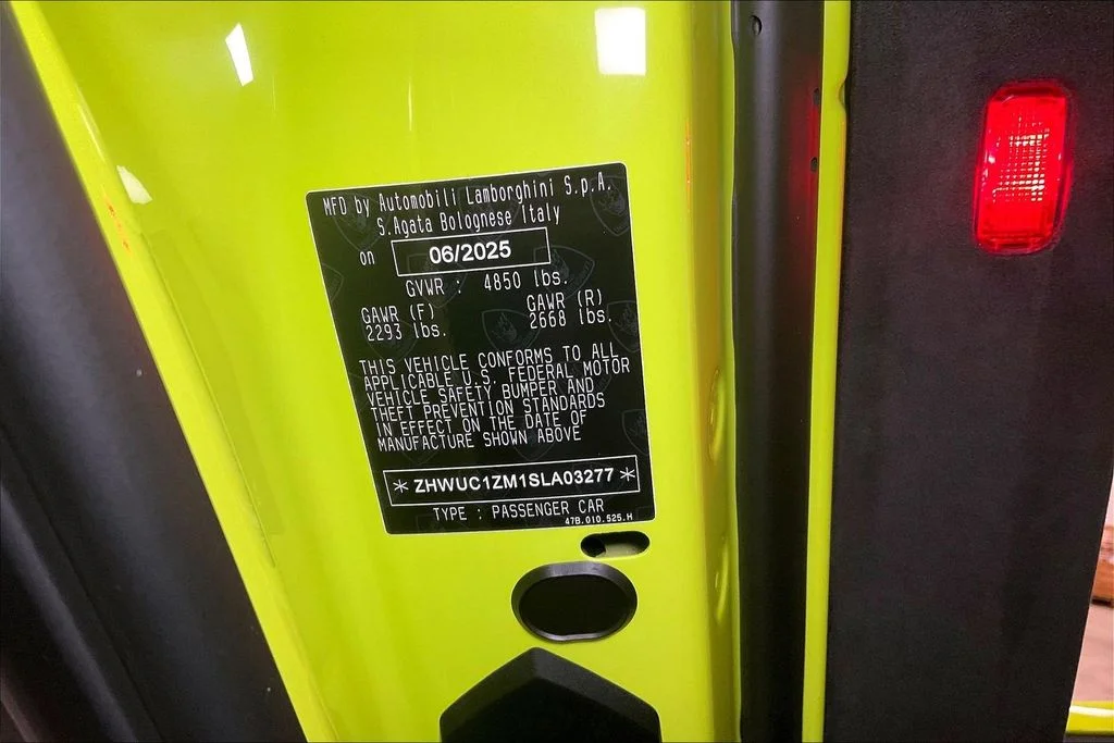 2025 Lamborghini Revuelto Base - Photo 35