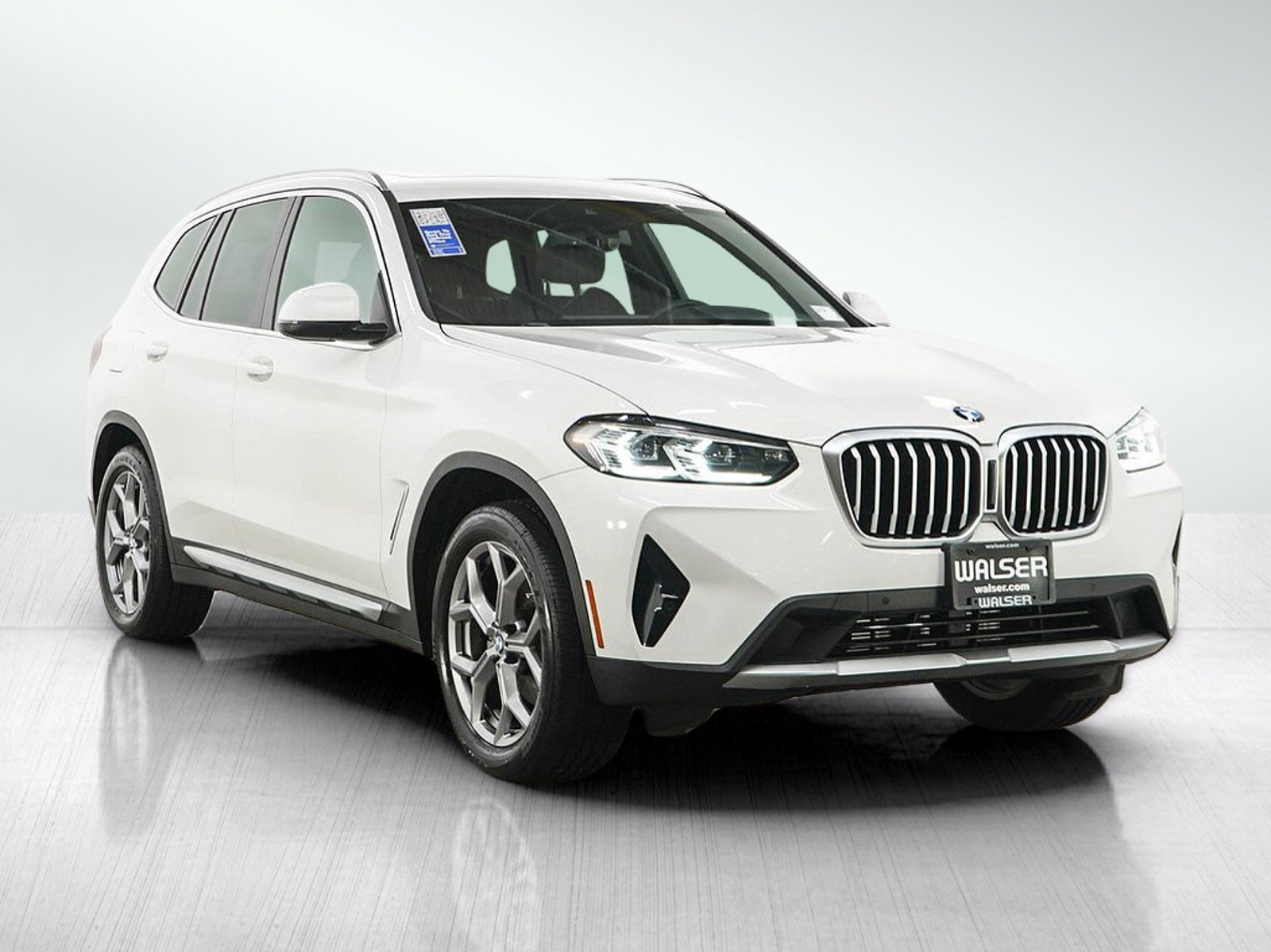 Used 2023 White BMW xDrive30i image 7