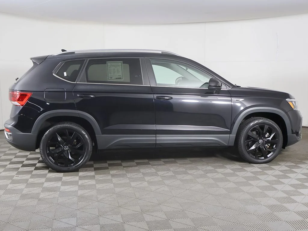 Used 2022 Black Volkswagen 1.5T SE image 17