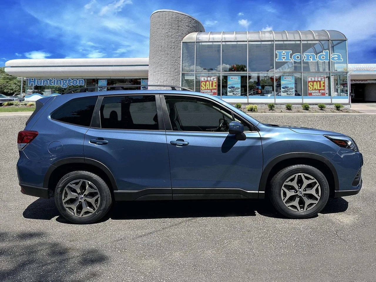 Used 2023 Horizon Blue Pearl Subaru Premium image 2