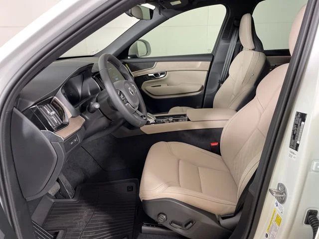 2025 Volvo XC90 Core - Photo 14