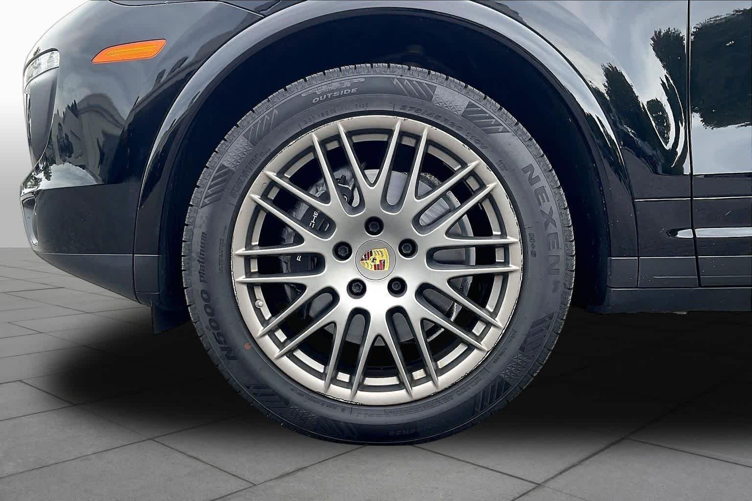 Used 2018 Black Porsche  image 9