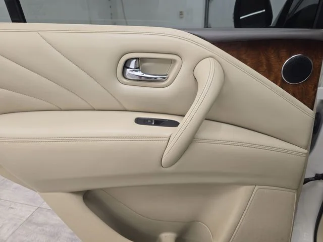 Used 2017 White INFINITI Base image 24