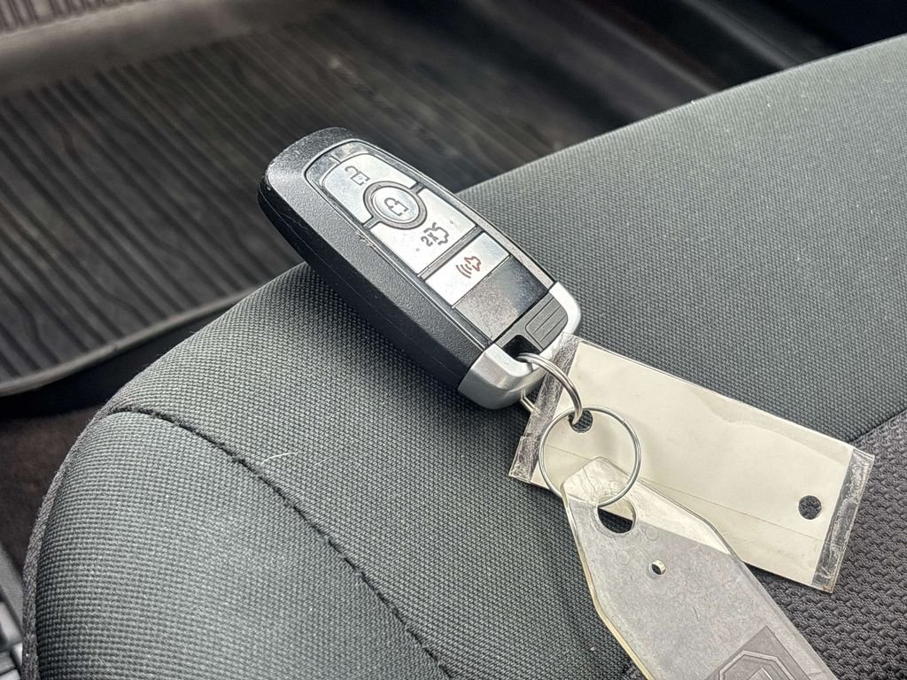 Used 2020 Silver Ford SE image 27