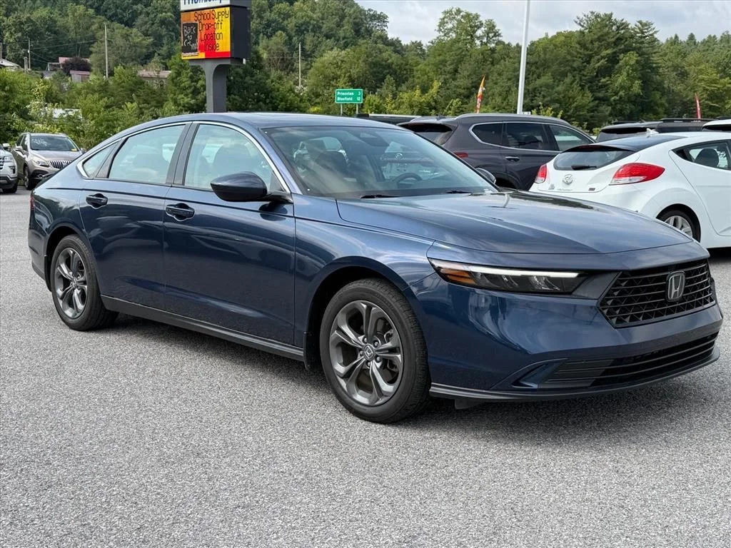 Used 2023  Honda EX image 14