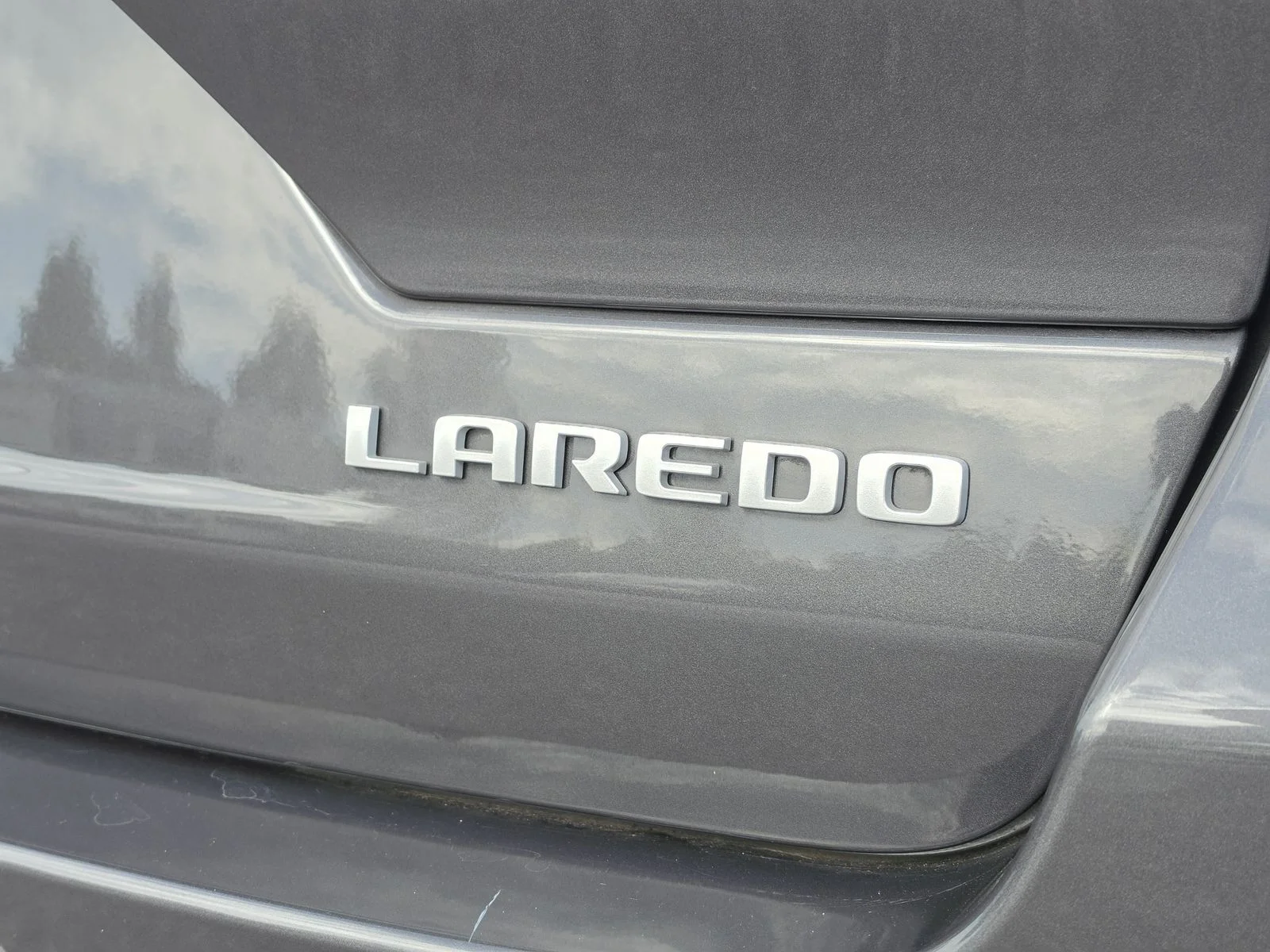Used 2024 Gray Jeep Laredo X image 17