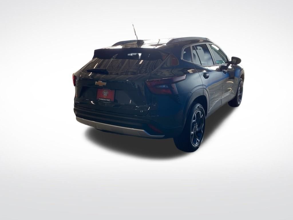 2025 Chevrolet Trax LT - Photo 17