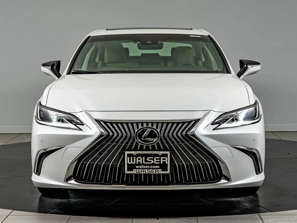 Used 2019 White Pearl Lexus 350 image 2