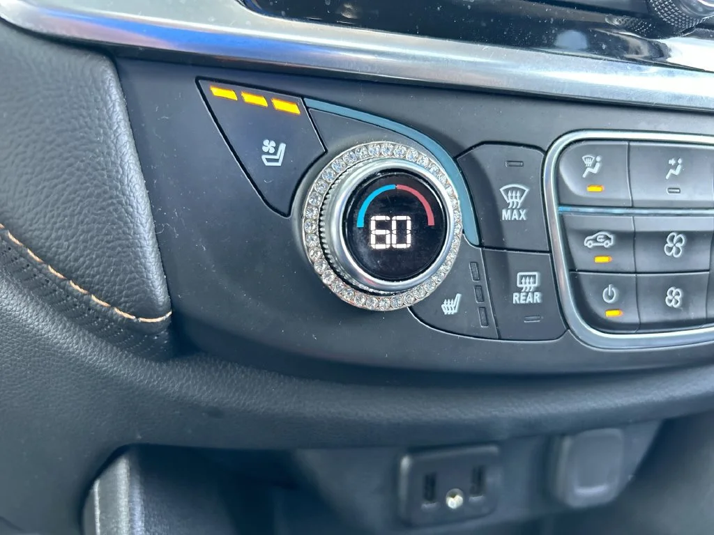 Used 2019 MOSAIC BLACK METALLIC Chevrolet Premier image 32