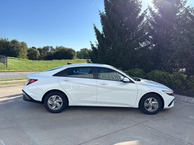 New 2026 Serenity White Hyundai SE image 35