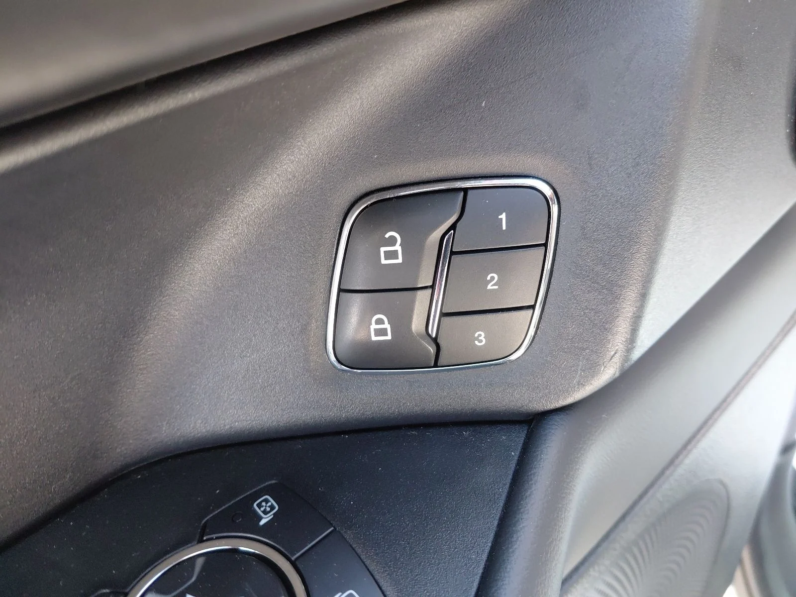 Used 2020 White Ford Platinum image 16