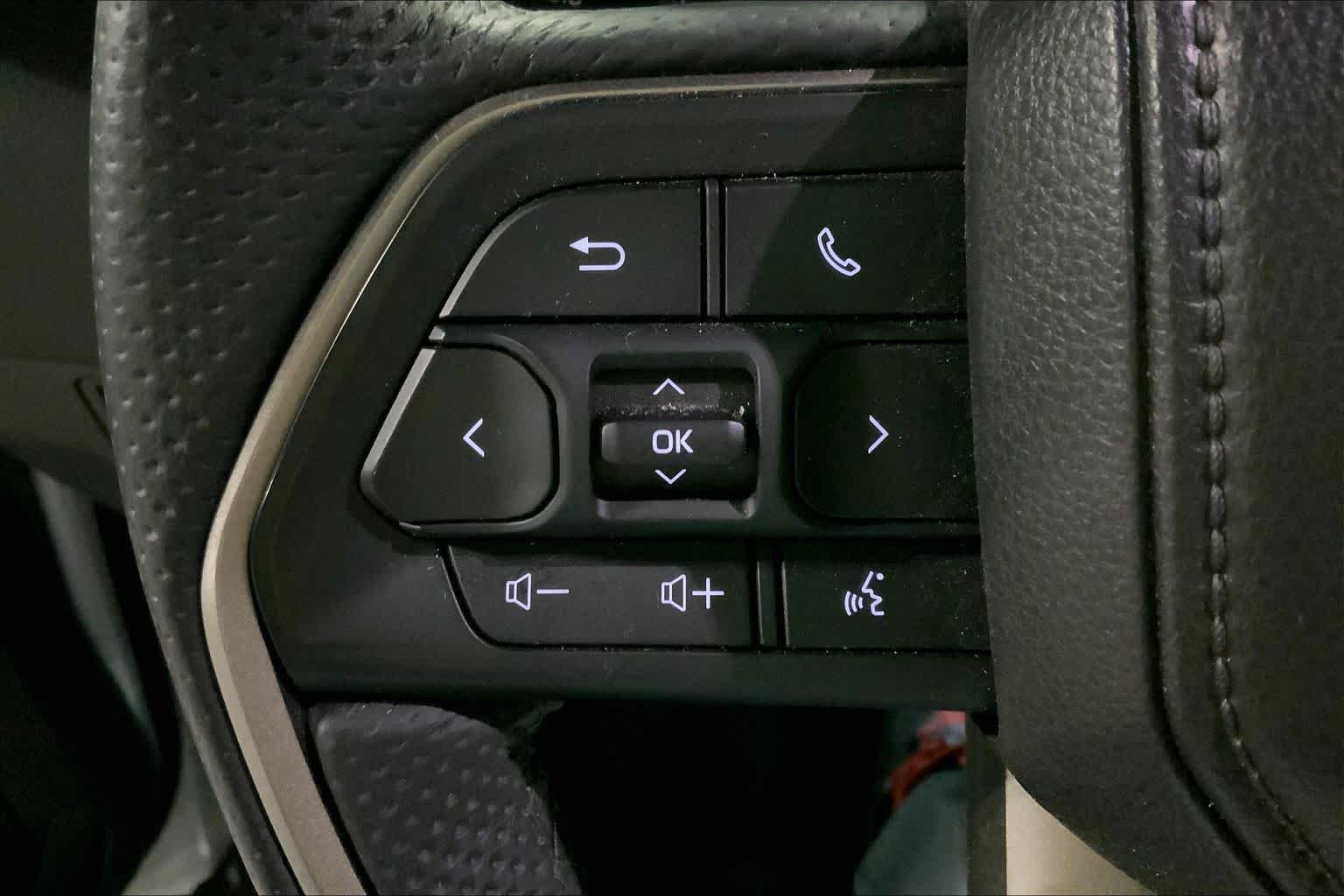 Used 2025 Wind Chill Pearl Toyota Limited image 22