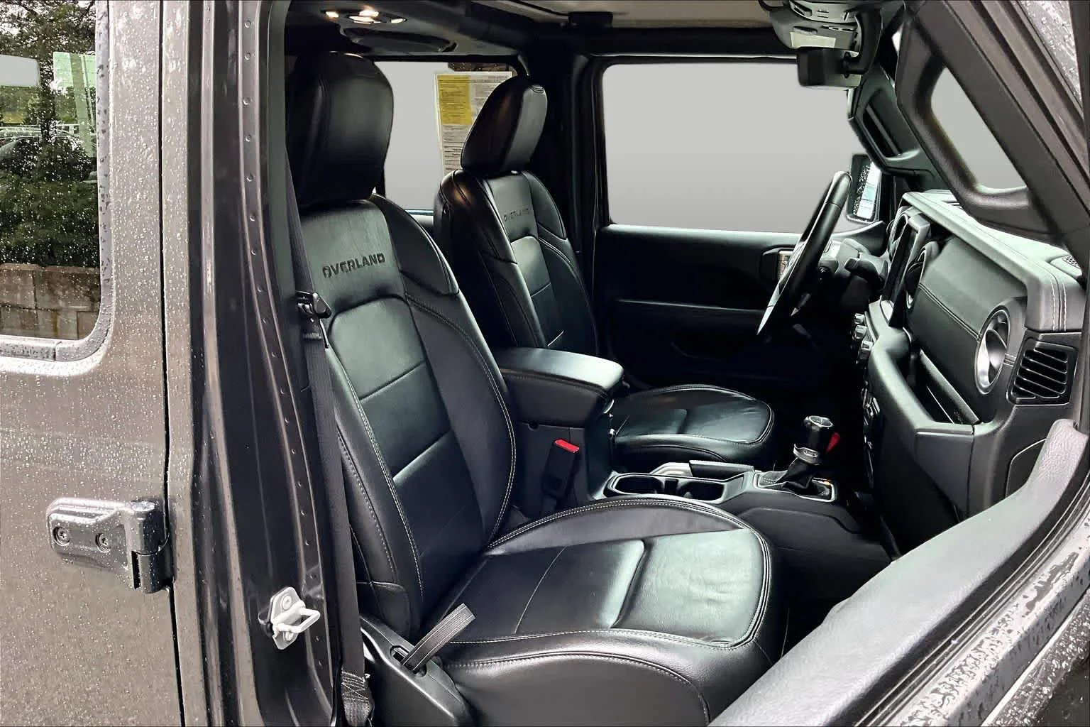 Used 2020 Granite Crystal Metallic Clearcoat Jeep Overland image 9