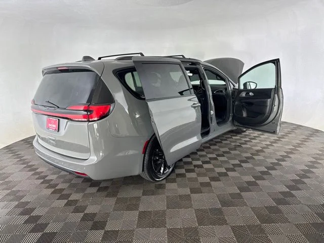 Used 2021 White Chrysler Touring image 14