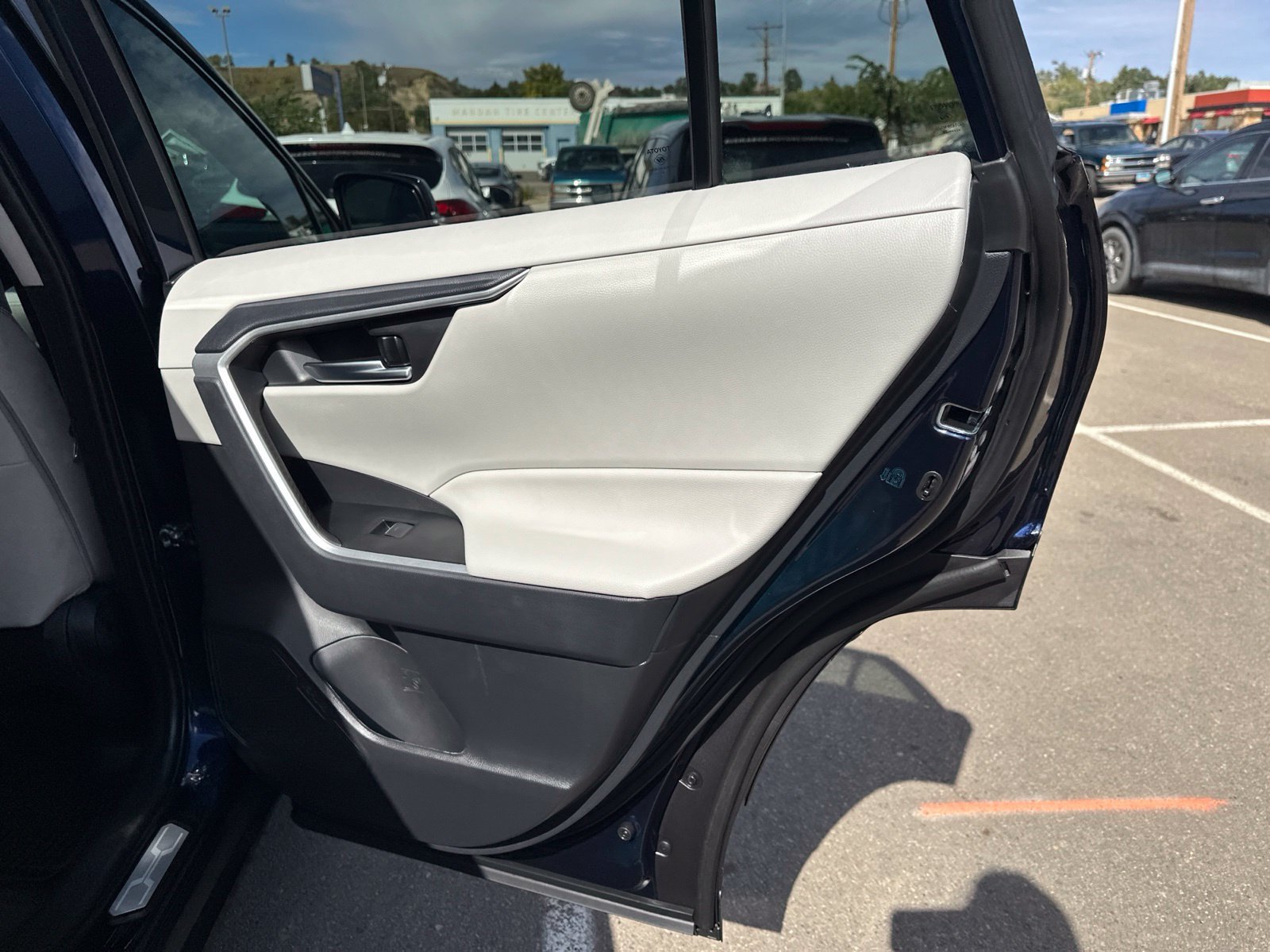Used 2025 Blue Toyota XLE Premium image 34