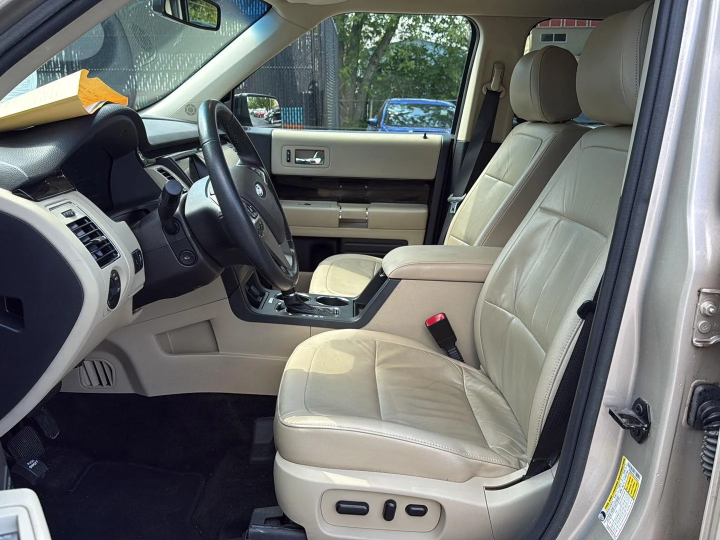 Used 2018 White Gold Ford SEL image 9