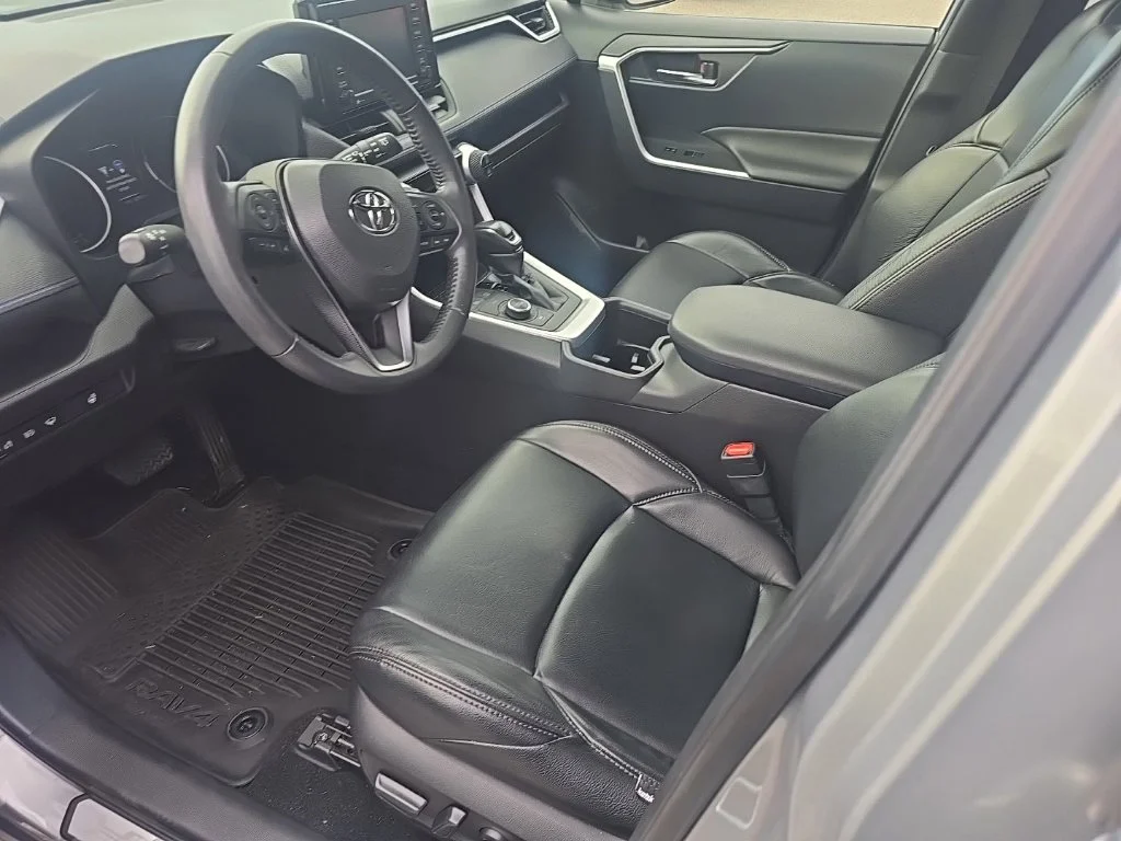 Used 2022 Silver Toyota SE image 12