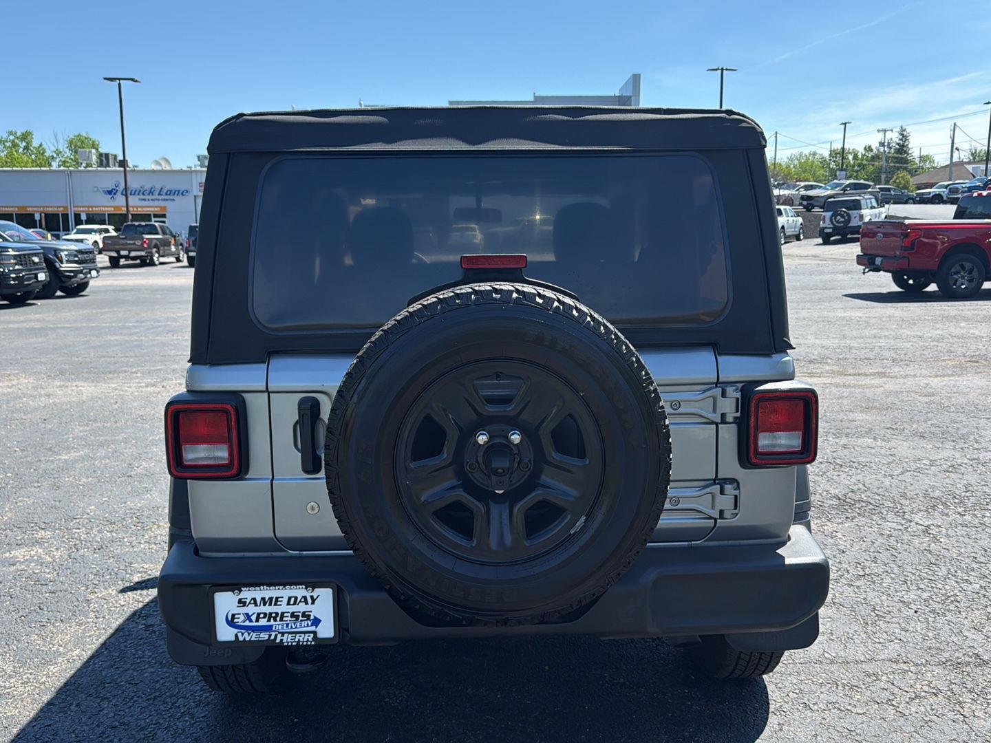 Used 2019 Billet Silver Metallic Clearcoat Jeep Sport image 16
