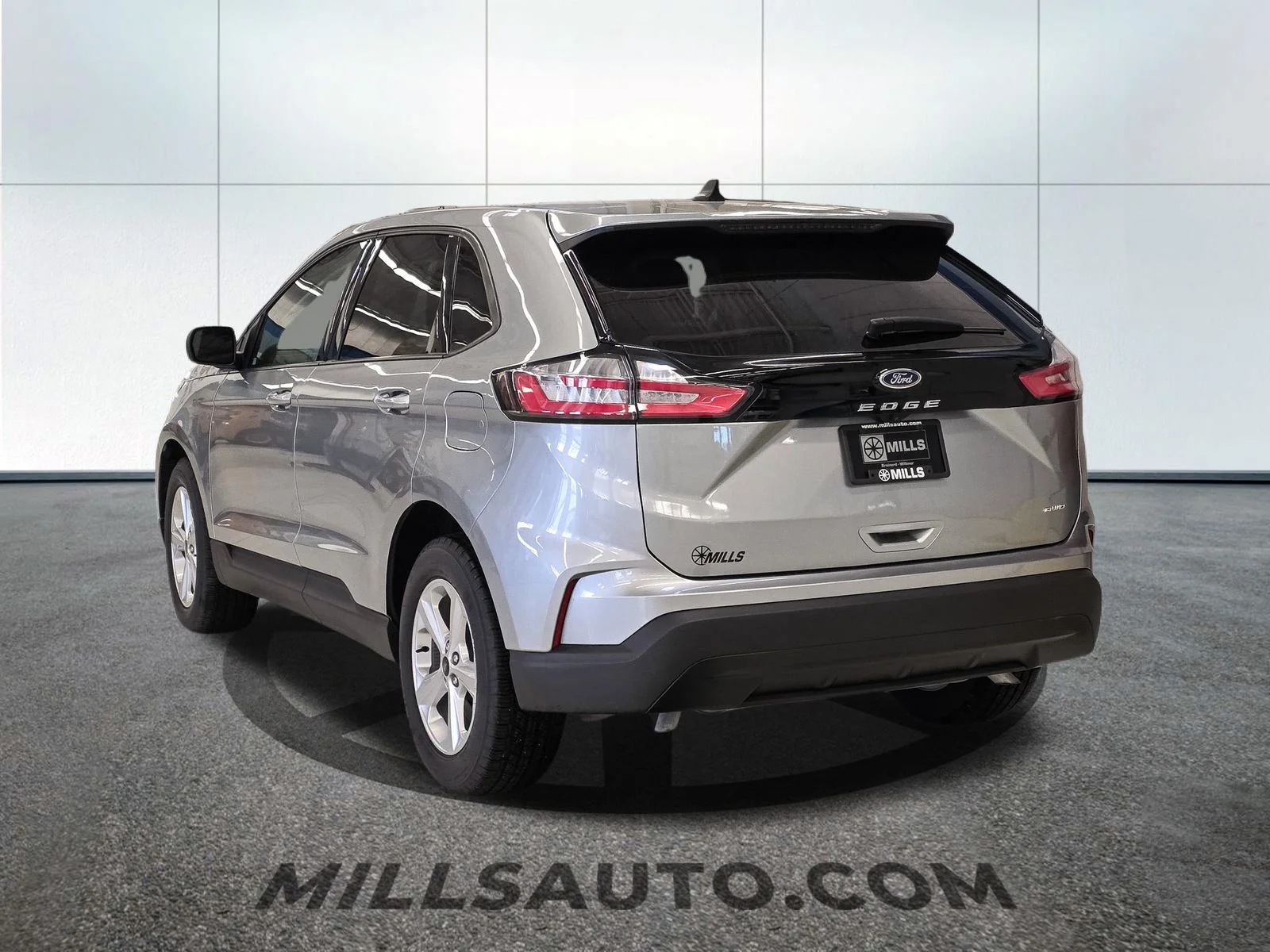 New 2024 Iconic Silver Metallic Ford SE image 5