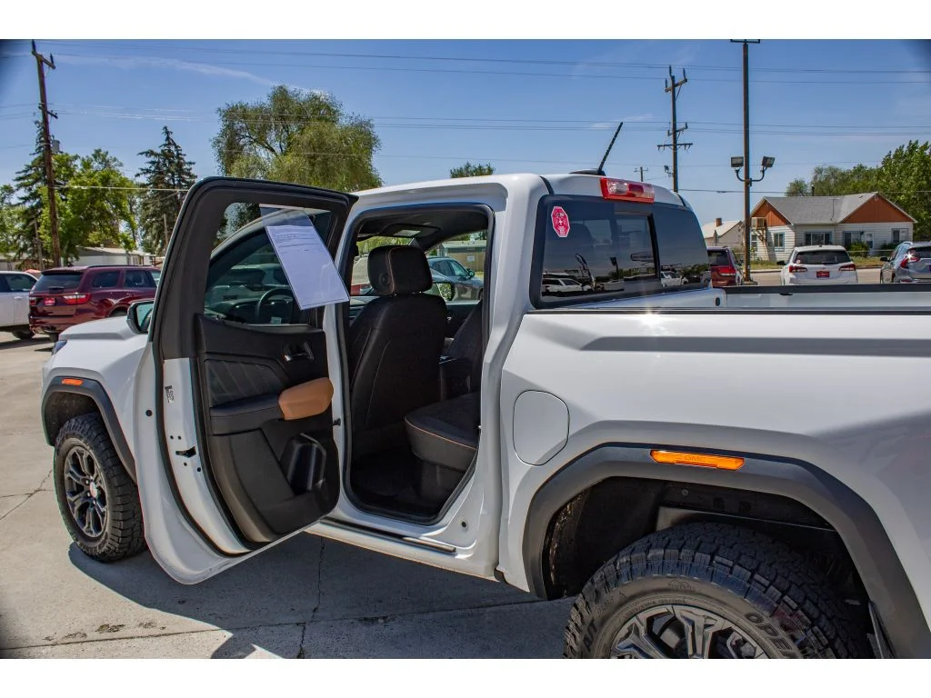 2025 GMC Canyon AT4 - Photo 14